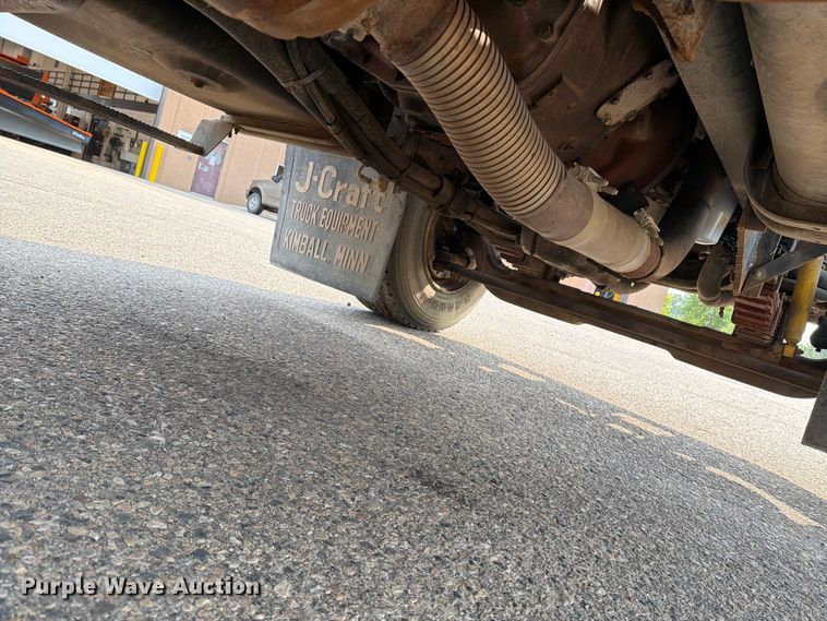 image for item DV8522 1996 Ford LT9000 water truck
