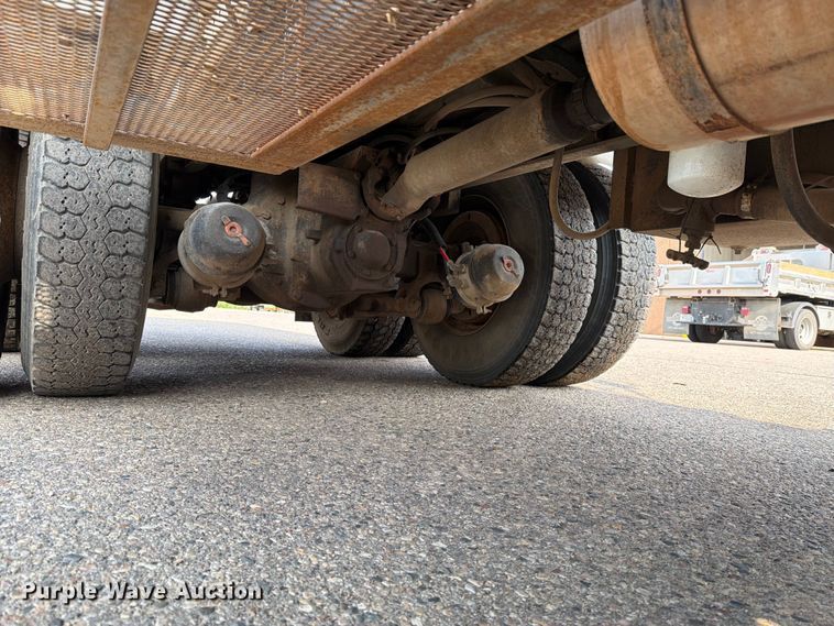 image for item DV8522 1996 Ford LT9000 water truck