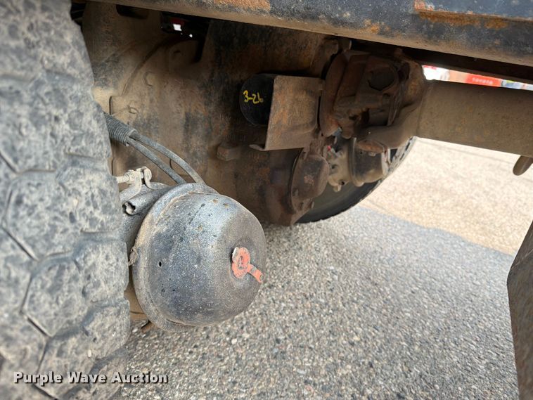 image for item DV8522 1996 Ford LT9000 water truck