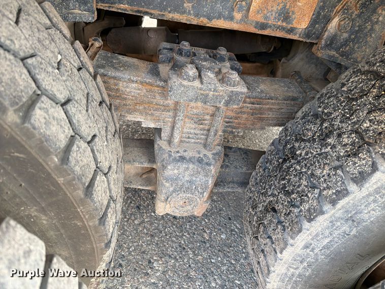 image for item DV8522 1996 Ford LT9000 water truck