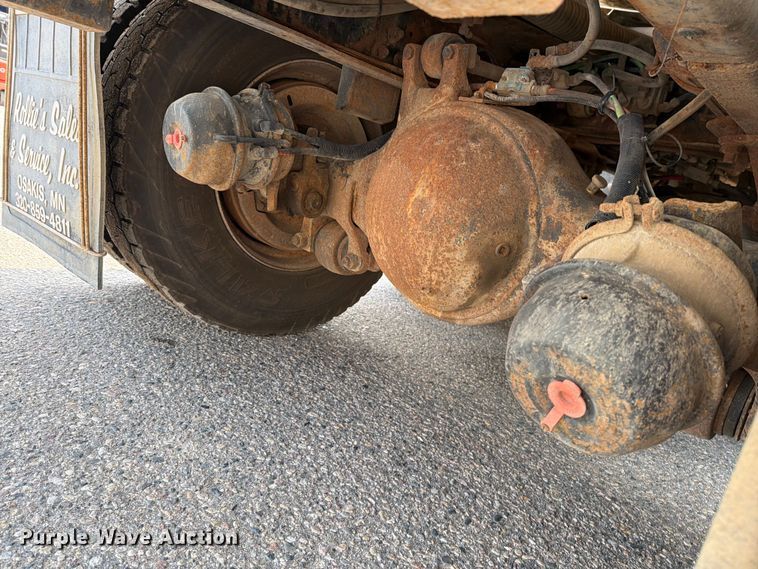 image for item DV8522 1996 Ford LT9000 water truck