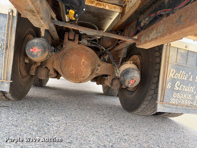 image for item DV8522 1996 Ford LT9000 water truck