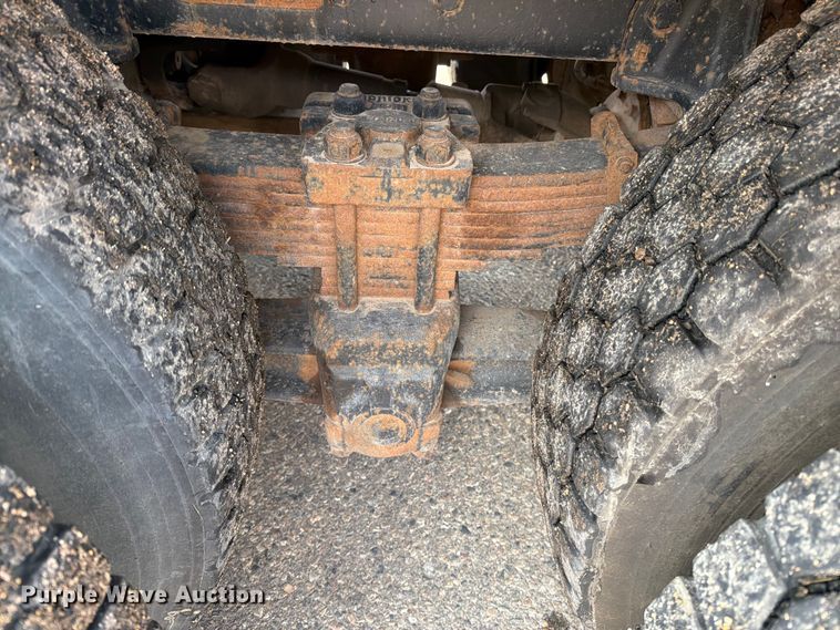 image for item DV8522 1996 Ford LT9000 water truck