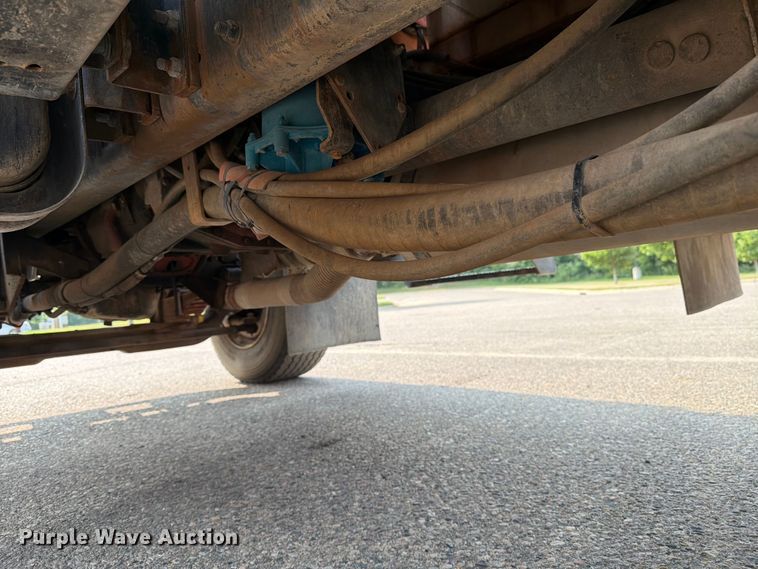 image for item DV8522 1996 Ford LT9000 water truck