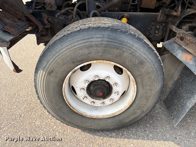 image for item DV8522 1996 Ford LT9000 water truck