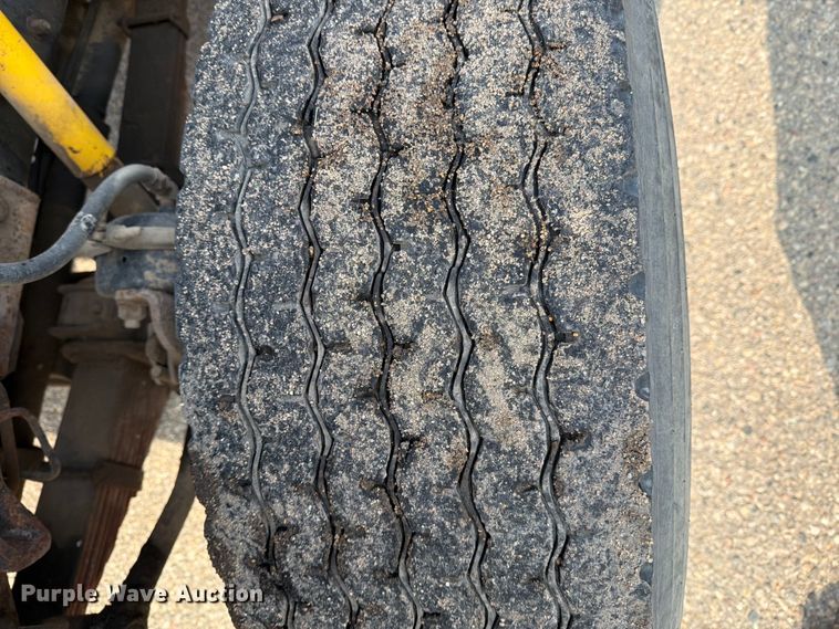 image for item DV8522 1996 Ford LT9000 water truck