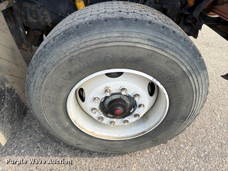 image for item DV8522 1996 Ford LT9000 water truck