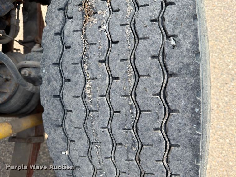 image for item DV8522 1996 Ford LT9000 water truck