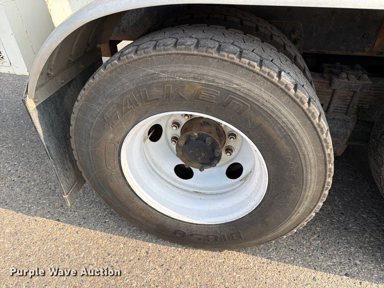 image for item DV8522 1996 Ford LT9000 water truck