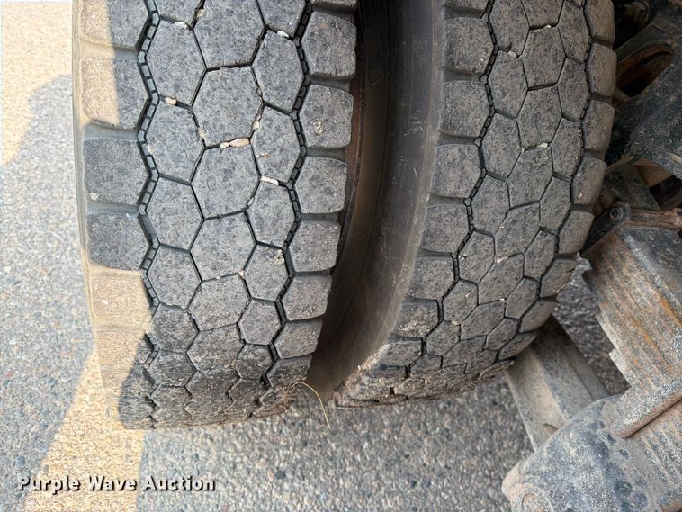 image for item DV8522 1996 Ford LT9000 water truck