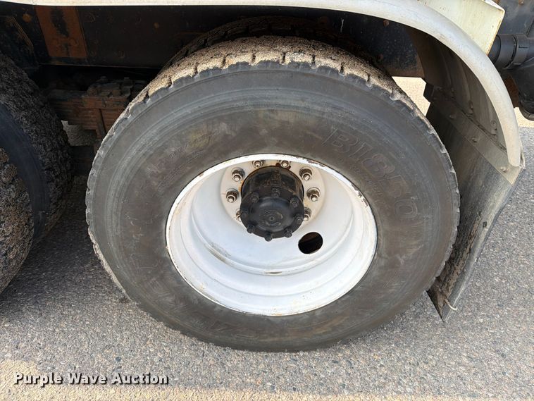 image for item DV8522 1996 Ford LT9000 water truck