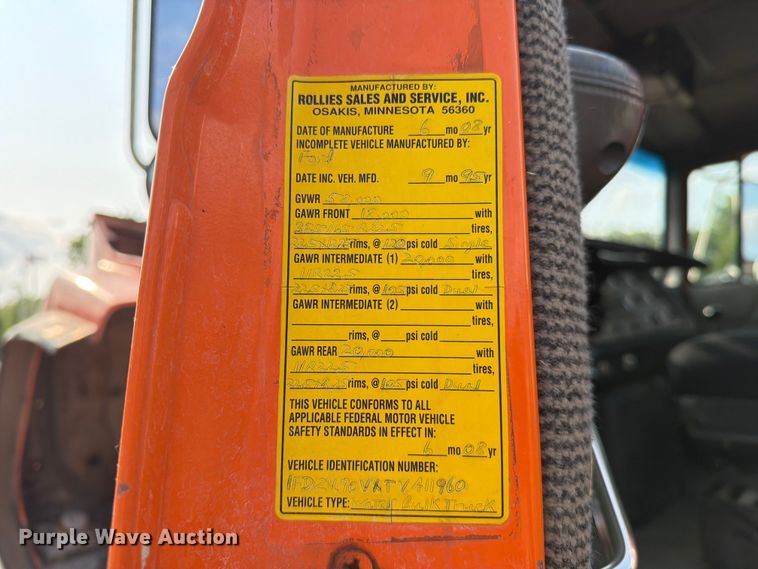 image for item DV8522 1996 Ford LT9000 water truck