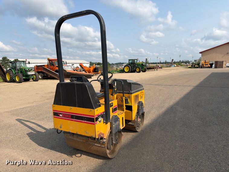 image for item DV8524 Stone WP3100R double drum vibratory roller