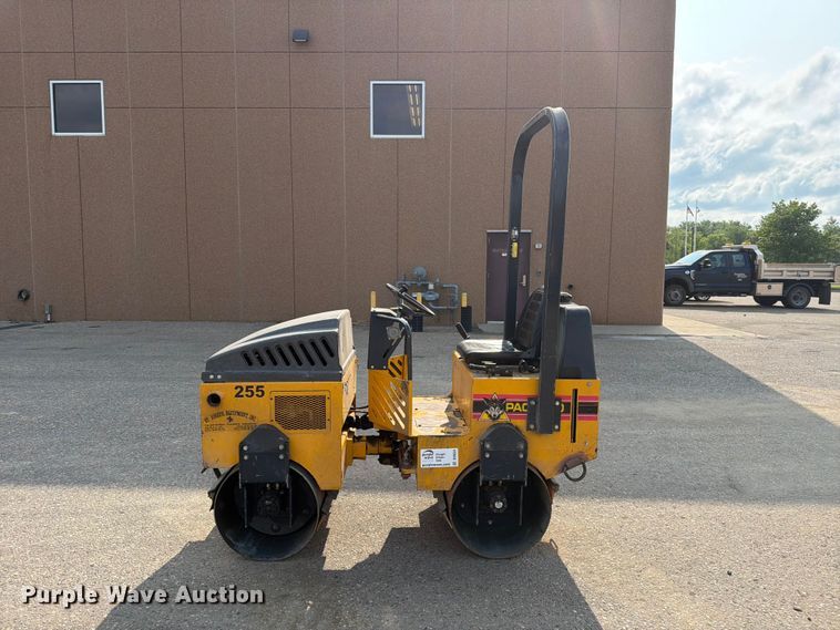 image for item DV8524 Stone WP3100R double drum vibratory roller