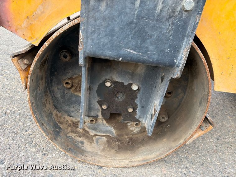 image for item DV8524 Stone WP3100R double drum vibratory roller