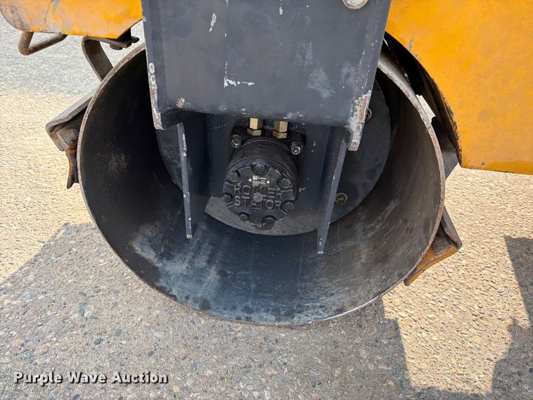 image for item DV8524 Stone WP3100R double drum vibratory roller
