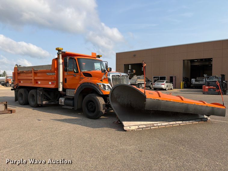 image for item DV8525 2013 International Workstar 7600 dump truck