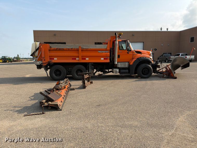 image for item DV8525 2013 International Workstar 7600 dump truck