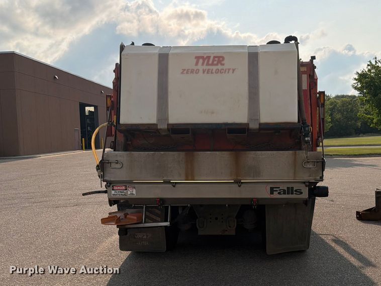 image for item DV8525 2013 International Workstar 7600 dump truck