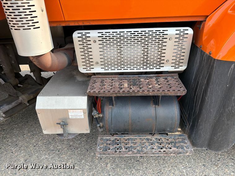 image for item DV8525 2013 International Workstar 7600 dump truck