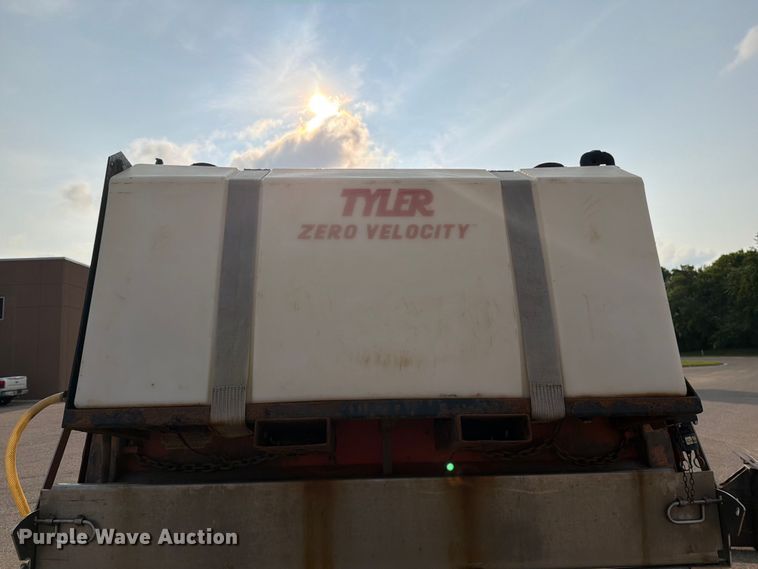 image for item DV8525 2013 International Workstar 7600 dump truck