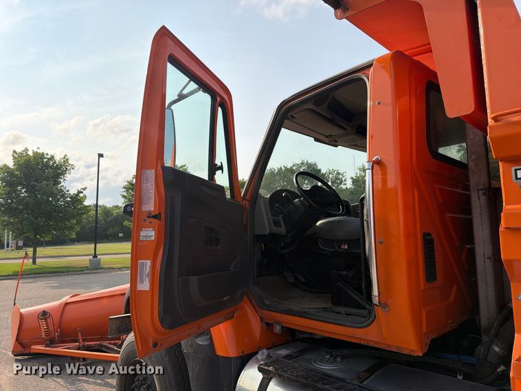 image for item DV8525 2013 International Workstar 7600 dump truck