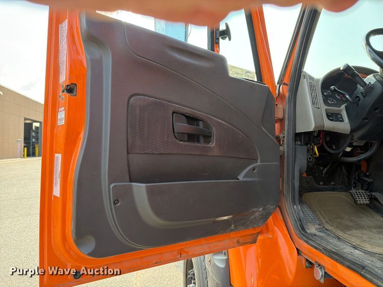 image for item DV8525 2013 International Workstar 7600 dump truck