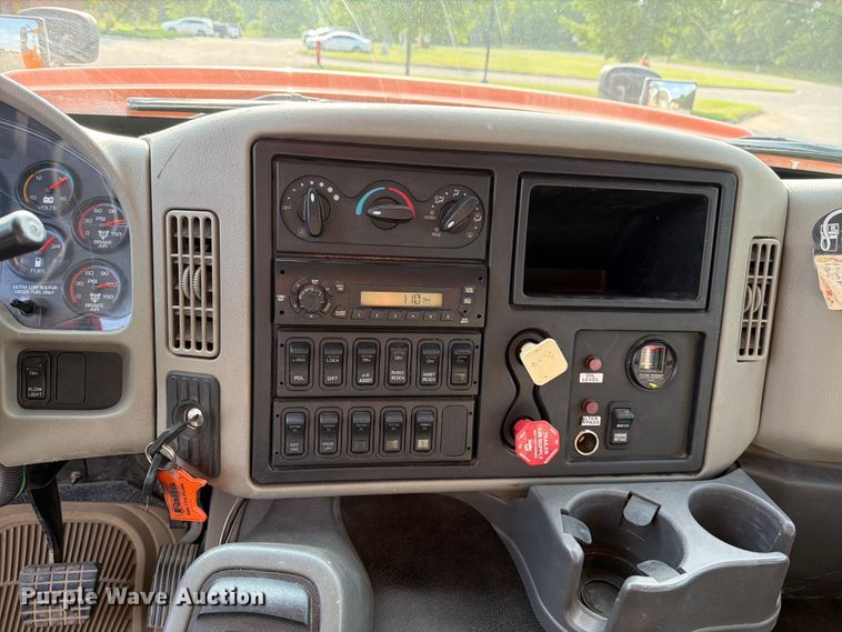 image for item DV8525 2013 International Workstar 7600 dump truck