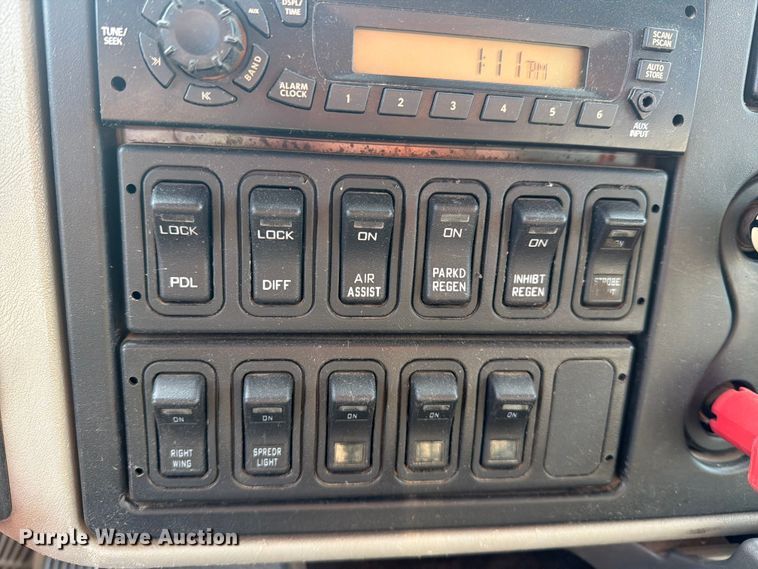 image for item DV8525 2013 International Workstar 7600 dump truck
