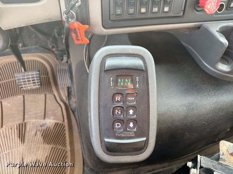 image for item DV8525 2013 International Workstar 7600 dump truck
