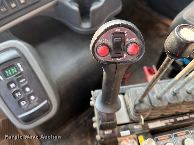 image for item DV8525 2013 International Workstar 7600 dump truck