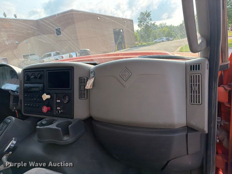 image for item DV8525 2013 International Workstar 7600 dump truck