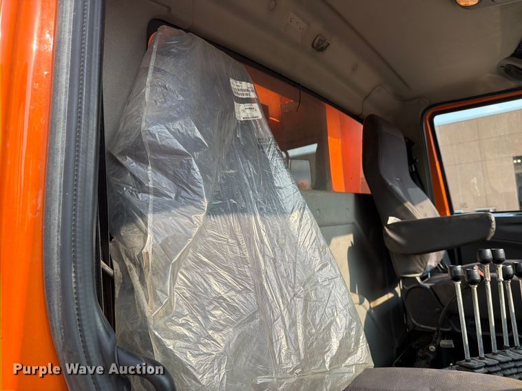 image for item DV8525 2013 International Workstar 7600 dump truck