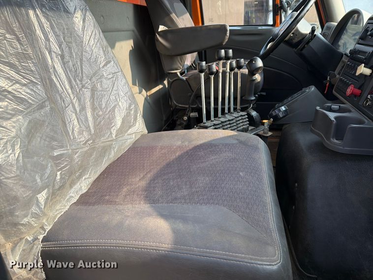 image for item DV8525 2013 International Workstar 7600 dump truck