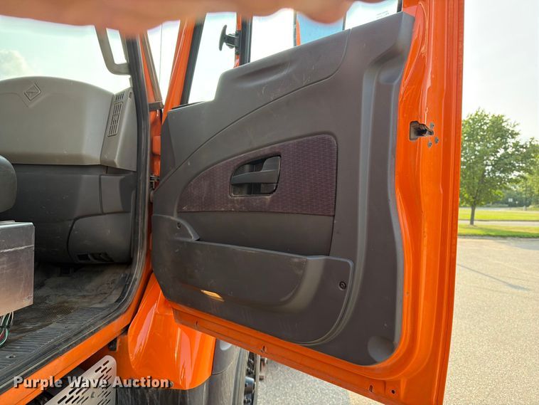image for item DV8525 2013 International Workstar 7600 dump truck