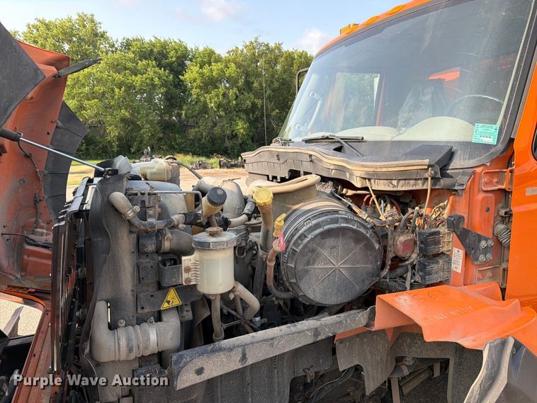 image for item DV8525 2013 International Workstar 7600 dump truck