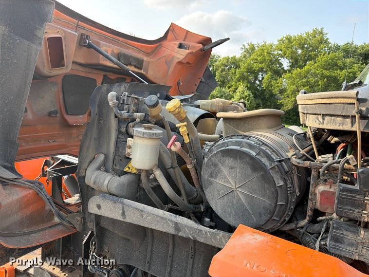 image for item DV8525 2013 International Workstar 7600 dump truck