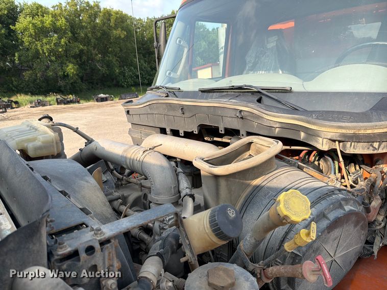 image for item DV8525 2013 International Workstar 7600 dump truck