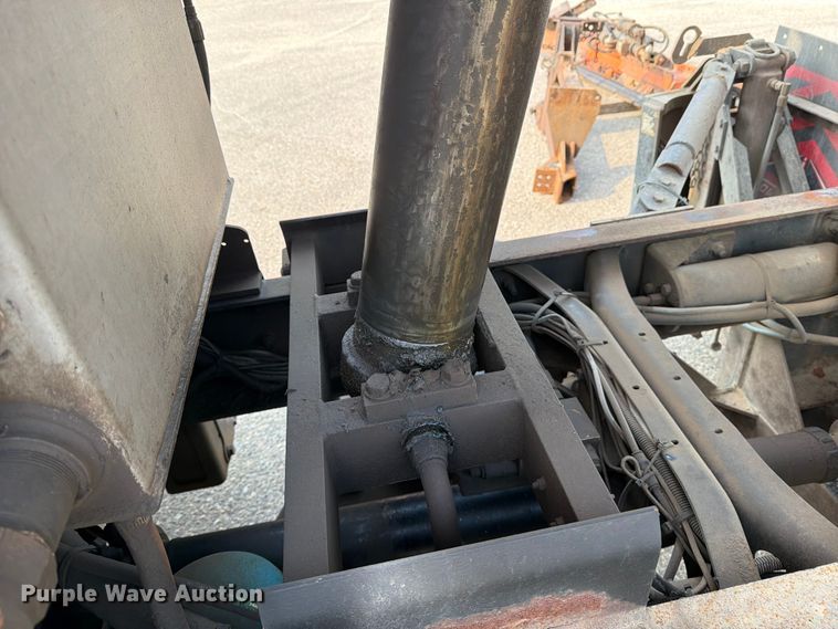 image for item DV8525 2013 International Workstar 7600 dump truck
