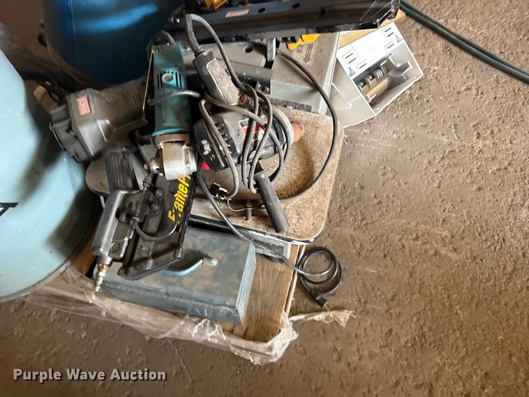 image for item DY3067 Tools