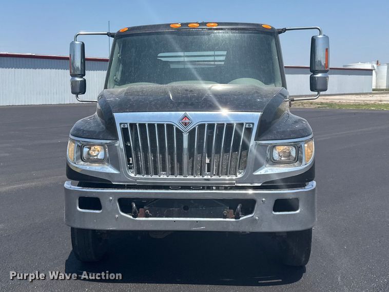 image for item DY3069 2015 International TerraStar Crew Cab flatbed truck