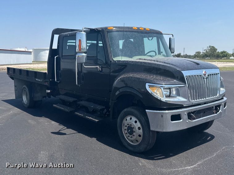 image for item DY3069 2015 International TerraStar Crew Cab flatbed truck