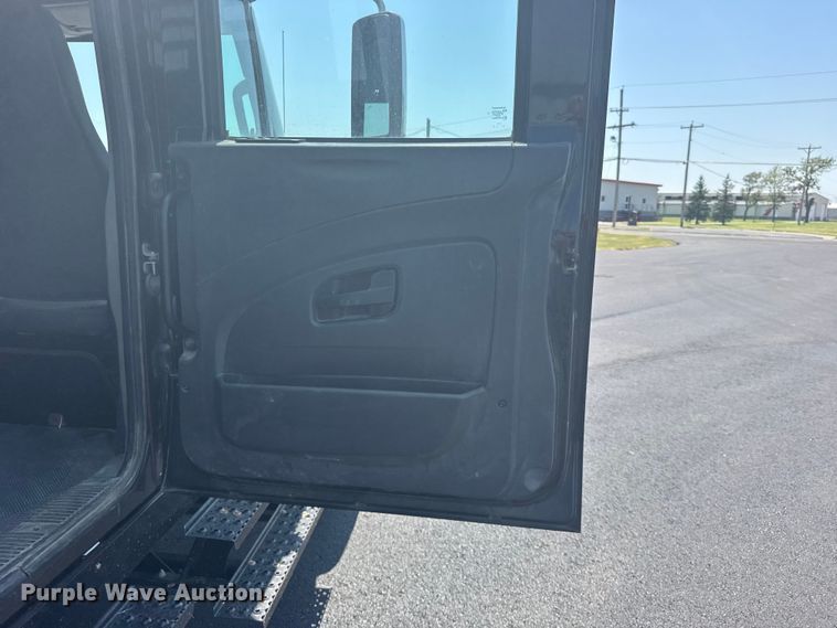 image for item DY3069 2015 International TerraStar Crew Cab flatbed truck