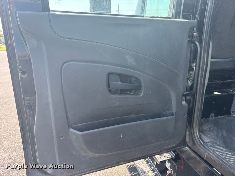 image for item DY3069 2015 International TerraStar Crew Cab flatbed truck