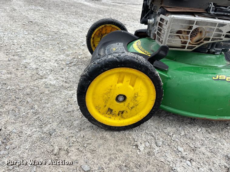 image for item EO4425 John Deere JS60 push mower