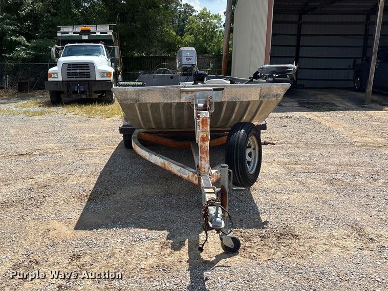 image for item ER3109 1998 Blazer boat
