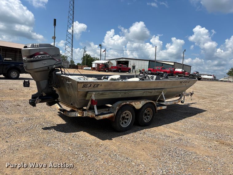 image for item ER3109 1998 Blazer boat