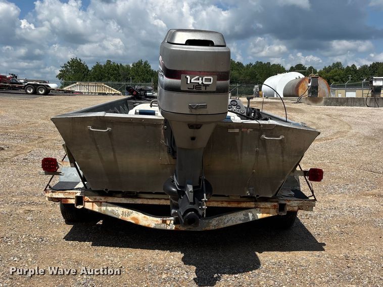 image for item ER3109 1998 Blazer boat