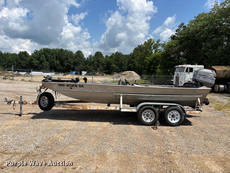 image for item ER3109 1998 Blazer boat