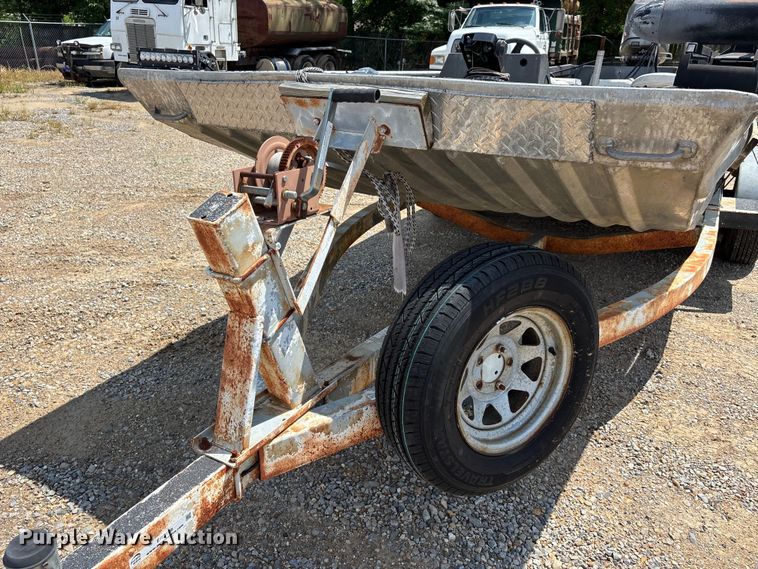image for item ER3109 1998 Blazer boat